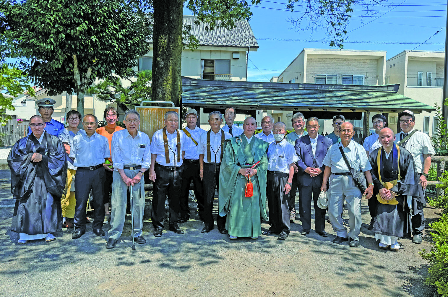 祈願祭と供養祭を行った新町1 丁目自治会役員の皆さん