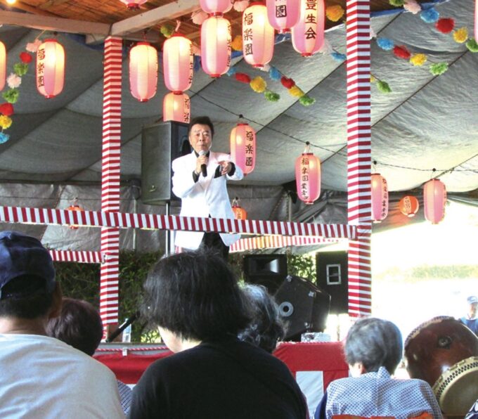 2019 年の最後の納涼祭を飾った冠二郎さん