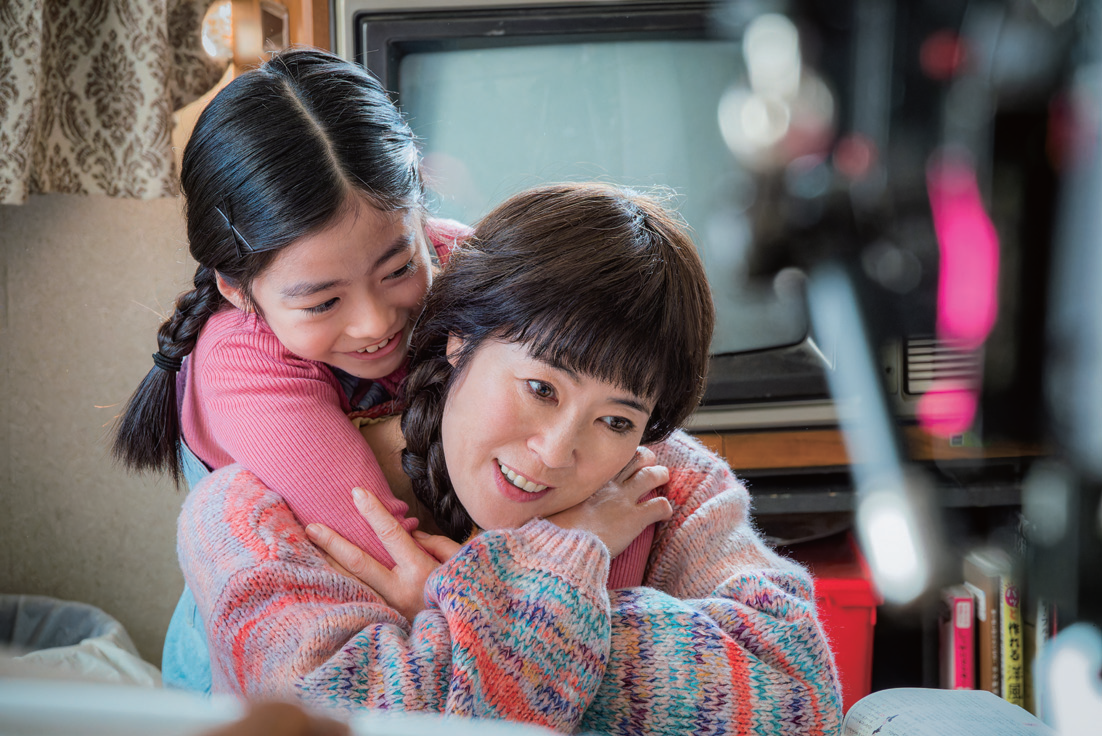 高子役の落井実結子さんと母清子役の寺島しのぶさん