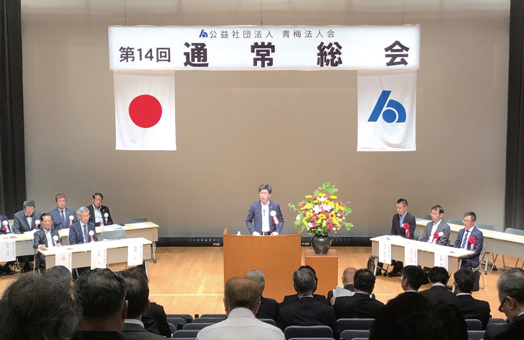 あいさつを述べる菊池会長