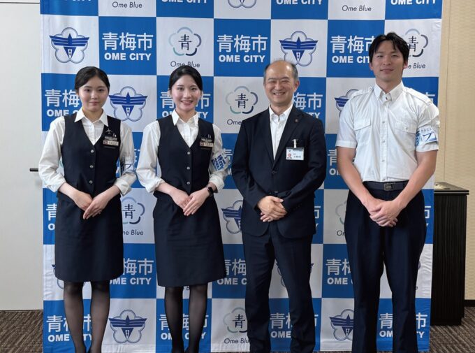 青梅市長を表敬訪問したチームメンバー