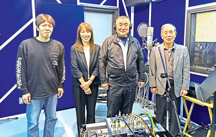 録音に臨んだ原さん（右から2 人目）