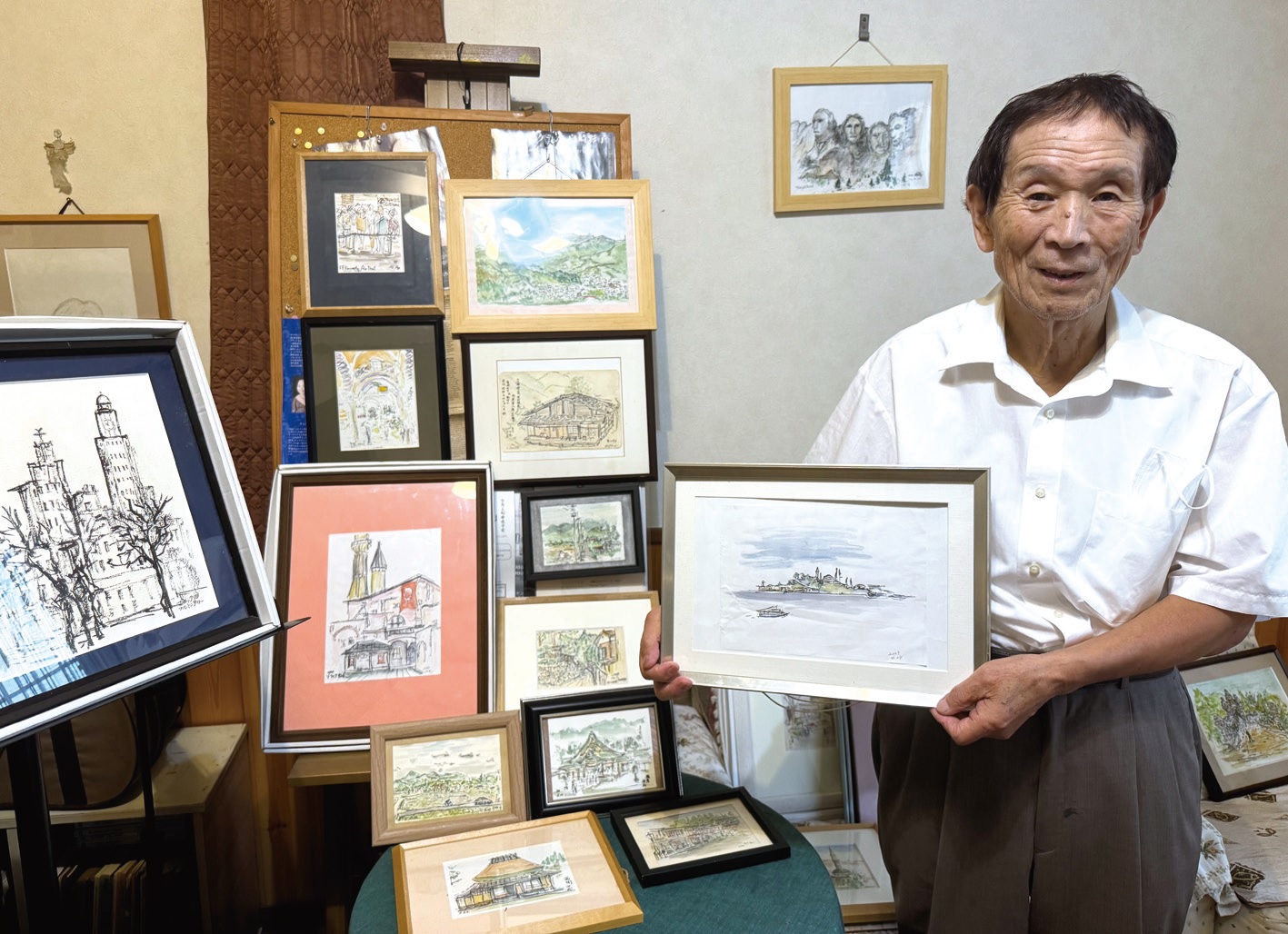初個展に向け作品を整理した大倉さん