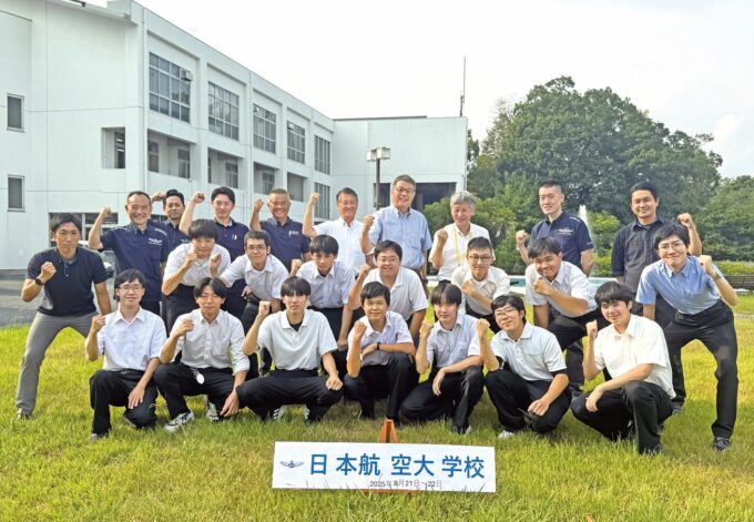 キャンプに参加した生徒と指導した教諭の皆さん