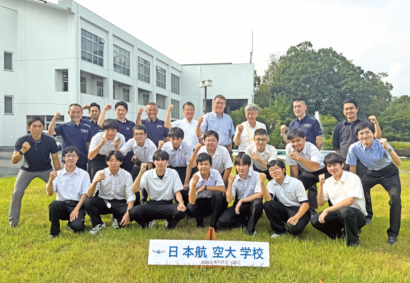 キャンプに参加した生徒と指導した教諭の皆さん