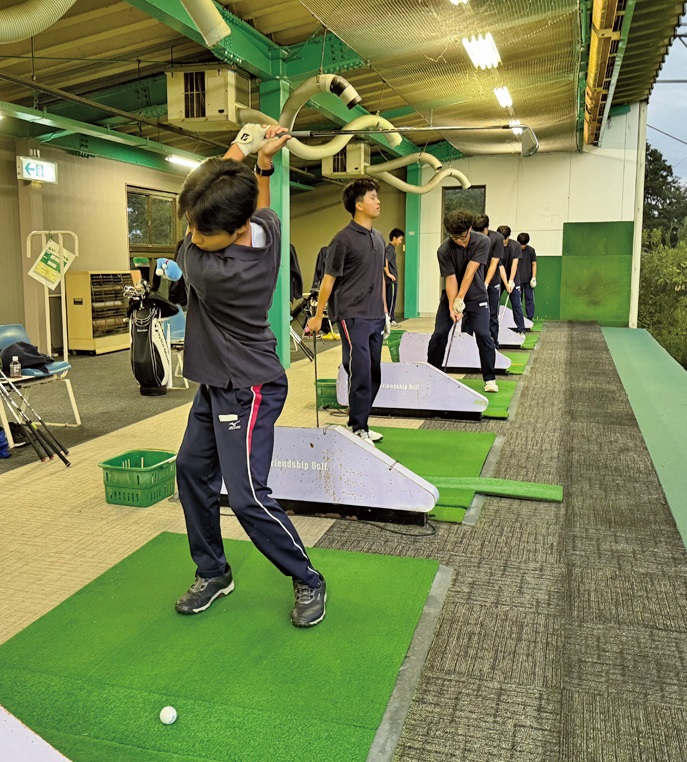 ショットの練習に励む主将の黒川さん