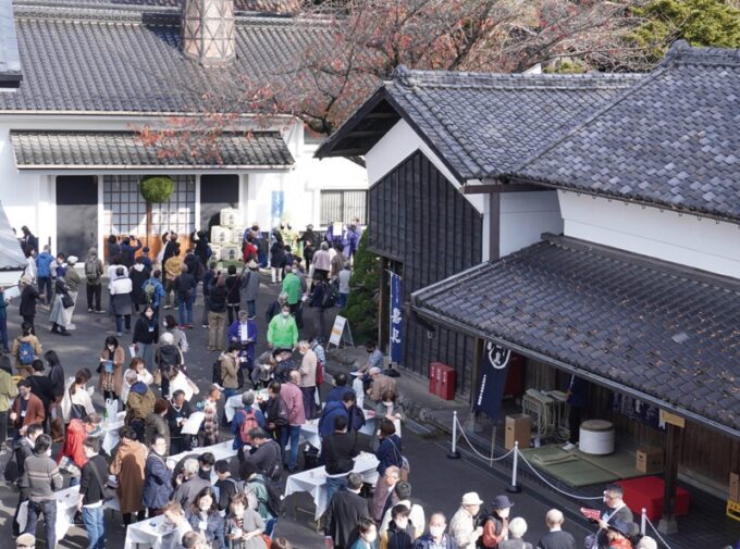 蔵開きは多くの日本酒ファンでにぎわう。昨年の田村酒造で