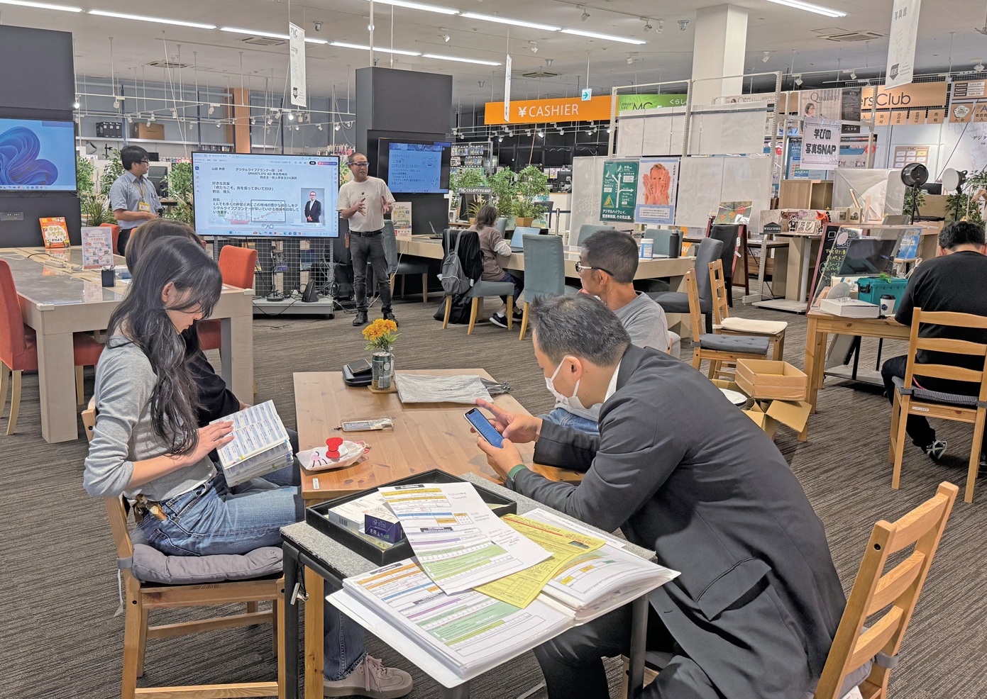 入学説明会ではデジタルライフプランナー取得までの課程などを説明した