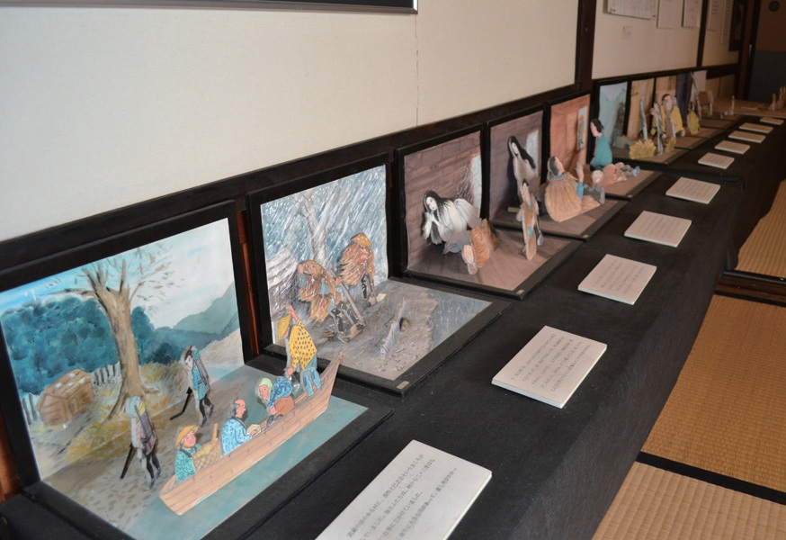 紙人形で「雪女」のストーリーをたどる