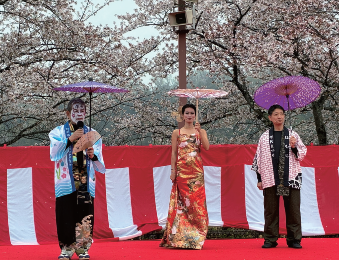 世界を目指す「かんざしＪＡＰＡＮ」 羽村で着物リメークドレスショー