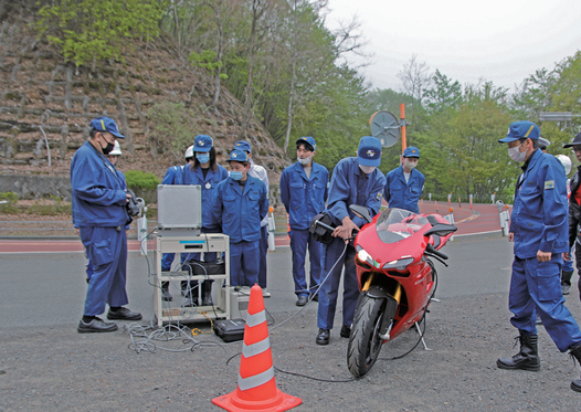 無謀運転や速度超過なくそう　青梅署、五日市署など奥多摩周遊で取締り
