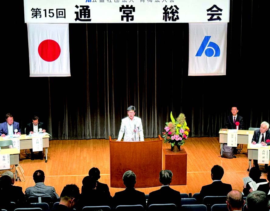 あいさつを述べる菊池会長