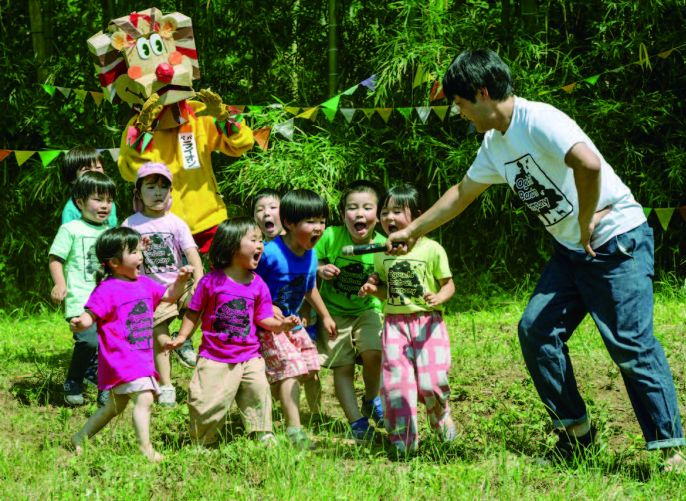 子どもたちの元気な歌声が自然の中で弾ける