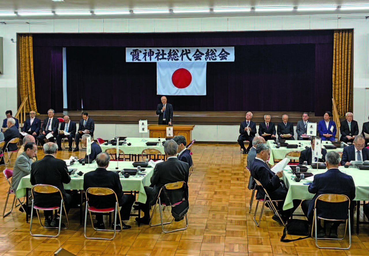 新任のあいさつを述べる青木会長