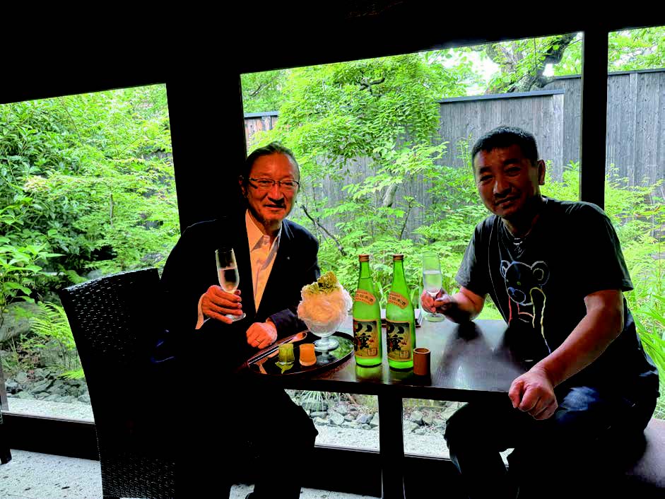 店主の森田さん（右）と石川さん