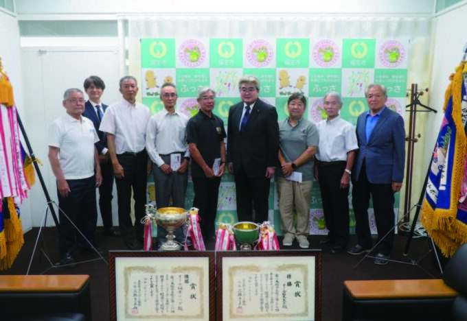 加藤市長（右から4 人目）、石川副市長 （同8 人目）と関係者の皆さん