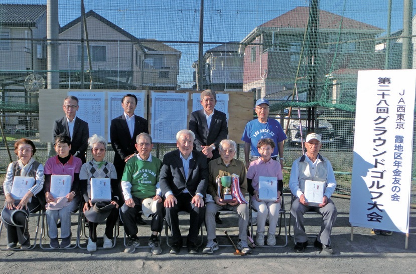 優勝の大門Ｃチームと役員の皆さん